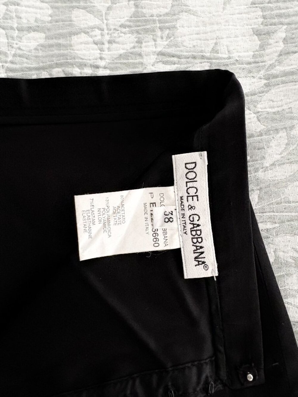 Dolce & Gabbana women's black ankle-length pencil/maxi skirt made in Italy - Picture 3 of 3